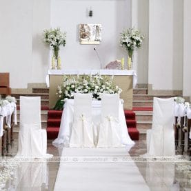 Dekoracja kościoła w Luboniu – biała elegancja