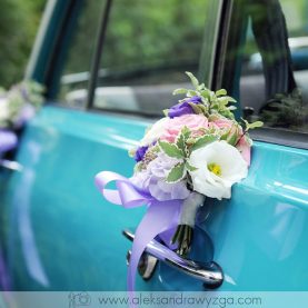 Dekoracja ślubna auta