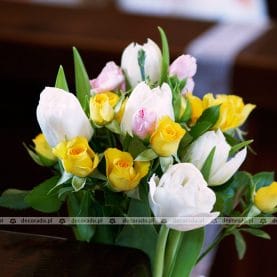 Wiosenne kwiaty, wiosenne kolory – wiosenna dekoracja ślubna