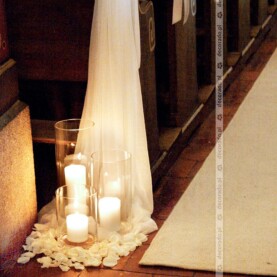 Romantyczne światło świec w dekoracji kościoła – Kościół Ścięcia św. Jana Chrzciciela na Morasku