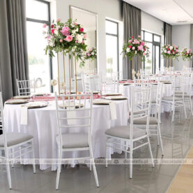Dekoracja sali weselnej w Polanie Wedding – biel, róż i złoto