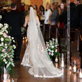 Romantyczny ślub wśród kwiatów w blasku świec – Kościół w Lusowie