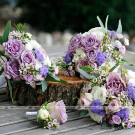 Ślubne dodatki florystyczne  – kwiaty dla druhen i butonierki