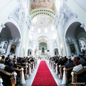 Wystrój ślubny kościoła – Bazylika w Trzemesznie