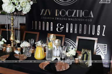 Dekoracja w stylu „Wielki Gatsby” – dekoracja przyjęcia z okazji 25 rocznicy ślubu w Restauracji Oaza